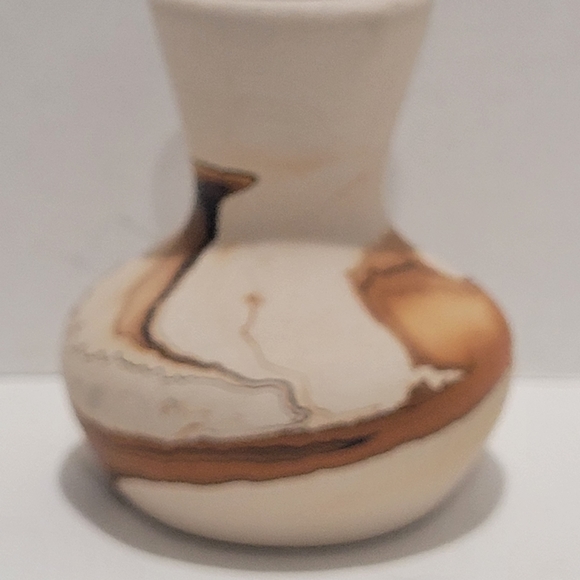 Nemadji Indian clay pottery bud vase - Picture 3 of 9